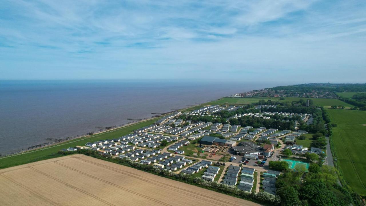 Gorgeous 6 Berth Caravan With Decking And Wi-Fi At Broadland Sands Ref 20377Bs Hopton on Sea Exteriör bild