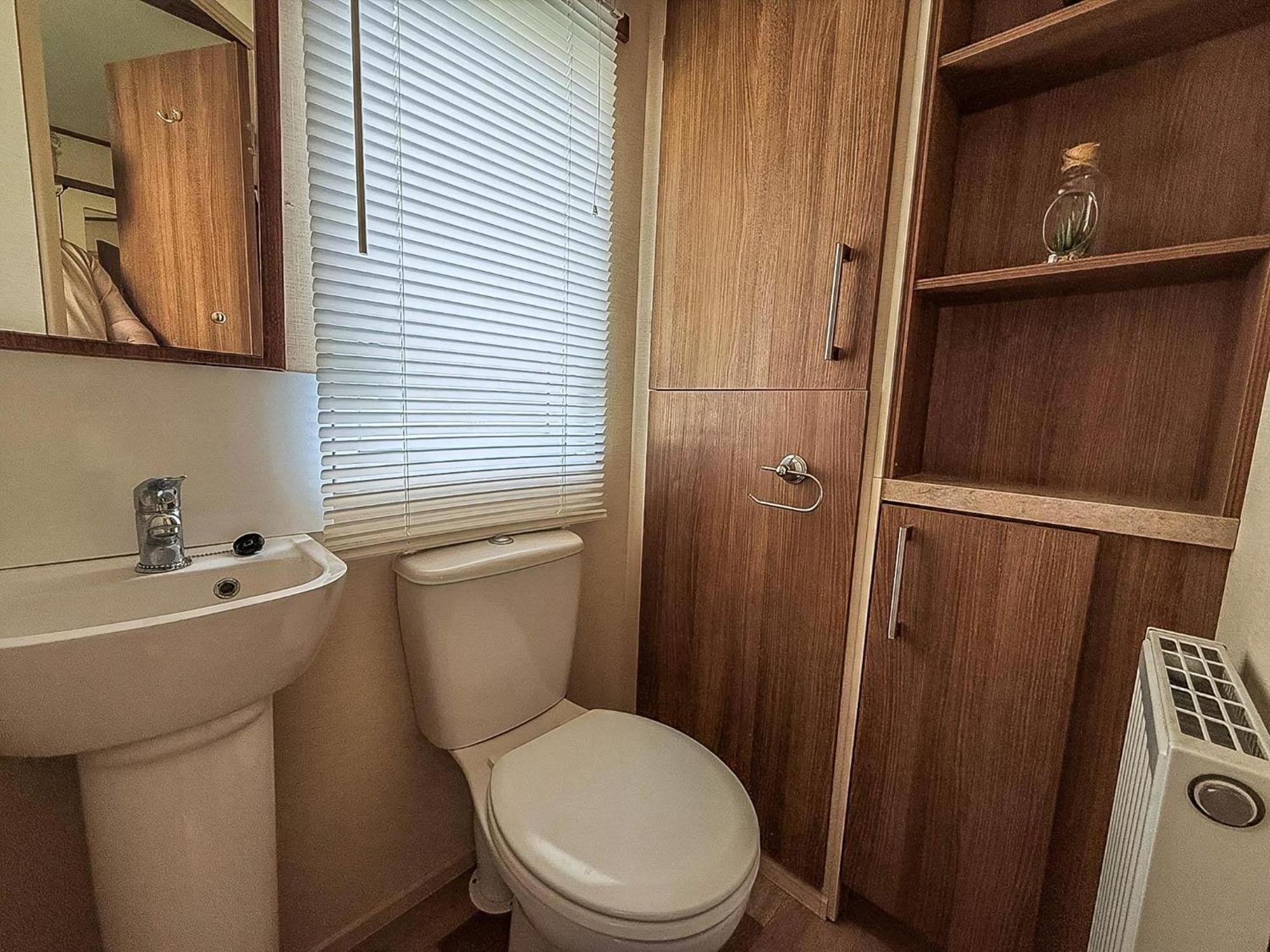 Gorgeous 6 Berth Caravan With Decking And Wi-Fi At Broadland Sands Ref 20377Bs Hopton on Sea Exteriör bild